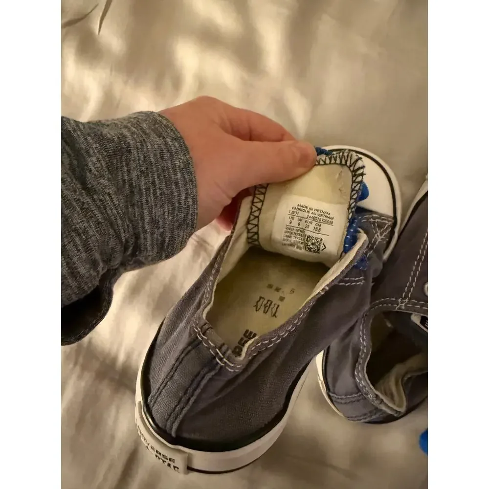 Converse Grey Sneakers With Lace Locks size 9